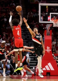 开启个人扣篮秀 利特尔助飞夏普飞身暴扣